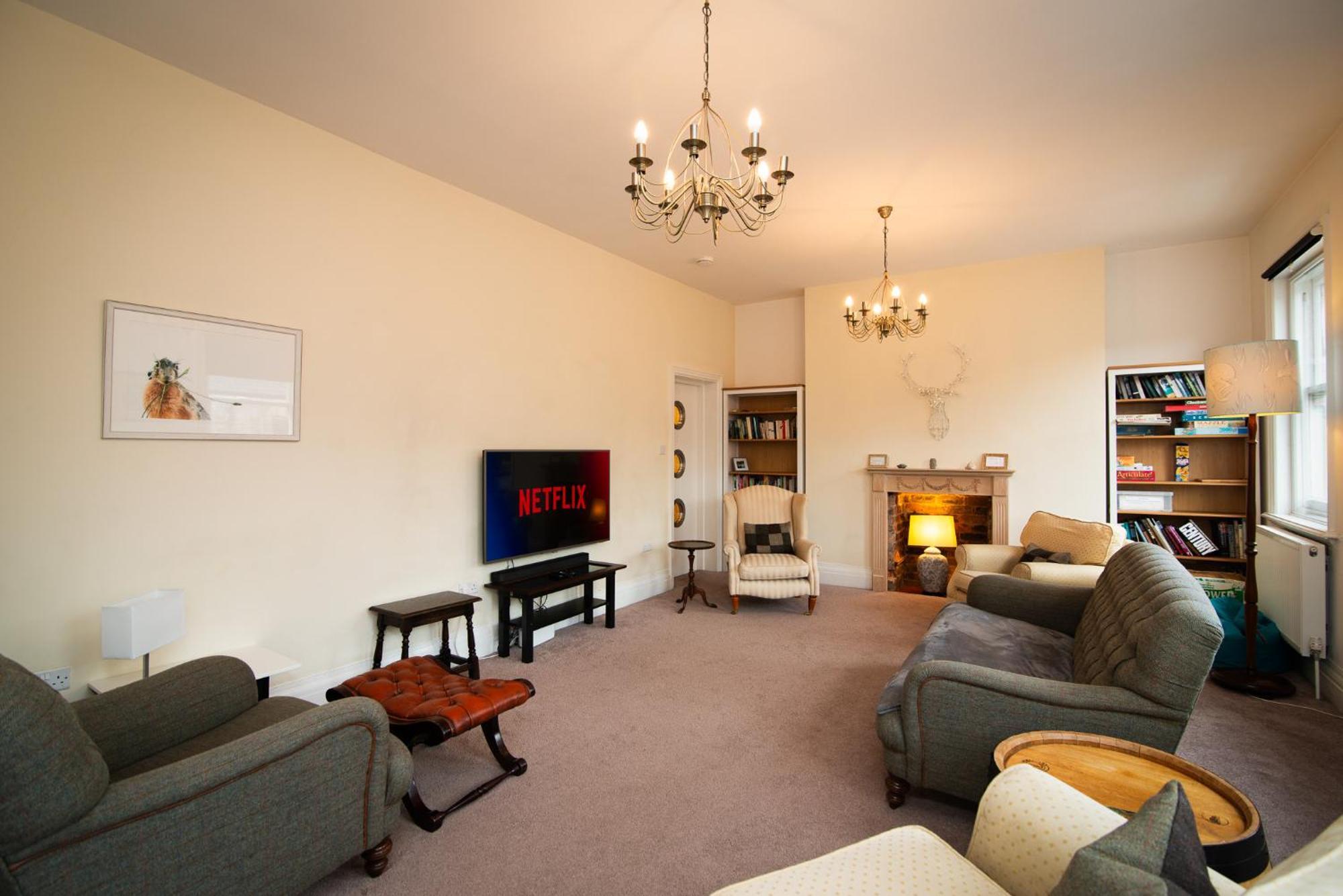 Spacious Retreat With River Views Near Peak District Matlock  Exterior foto