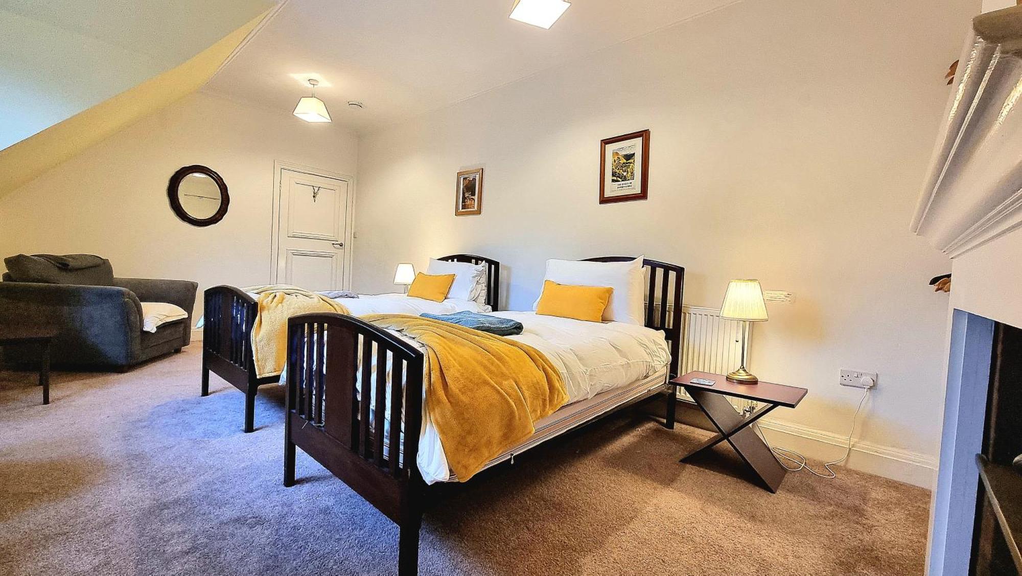 Spacious Retreat With River Views Near Peak District Matlock  Exterior foto